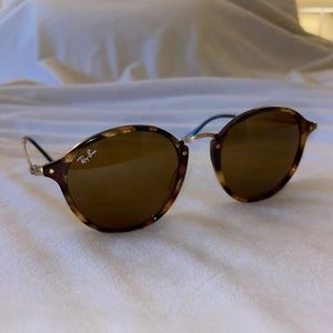 Ray-Ban round Fleck unisex sunglasses